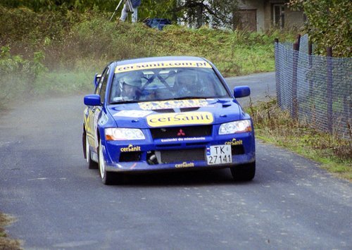 Löydä edullisin laina ilman vakuuksia rallikisojen katsomosta